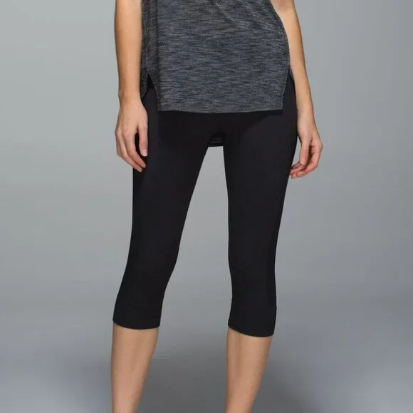 NEW Lululemon Seamlessly Street Crop Leggings in Black size 4 - Picture 2 of 12
